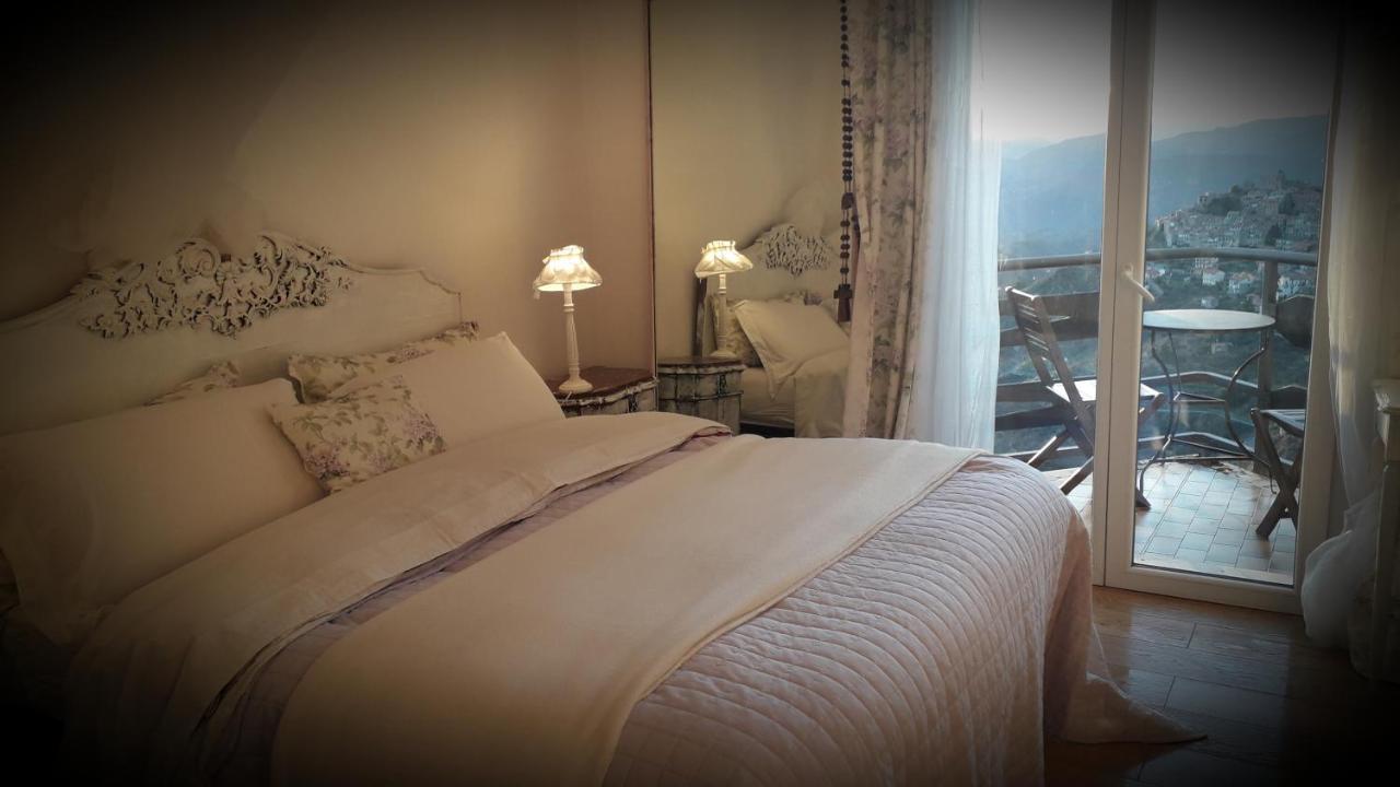 B&B Le Camelie Del Bosco Baiardo 外观 照片