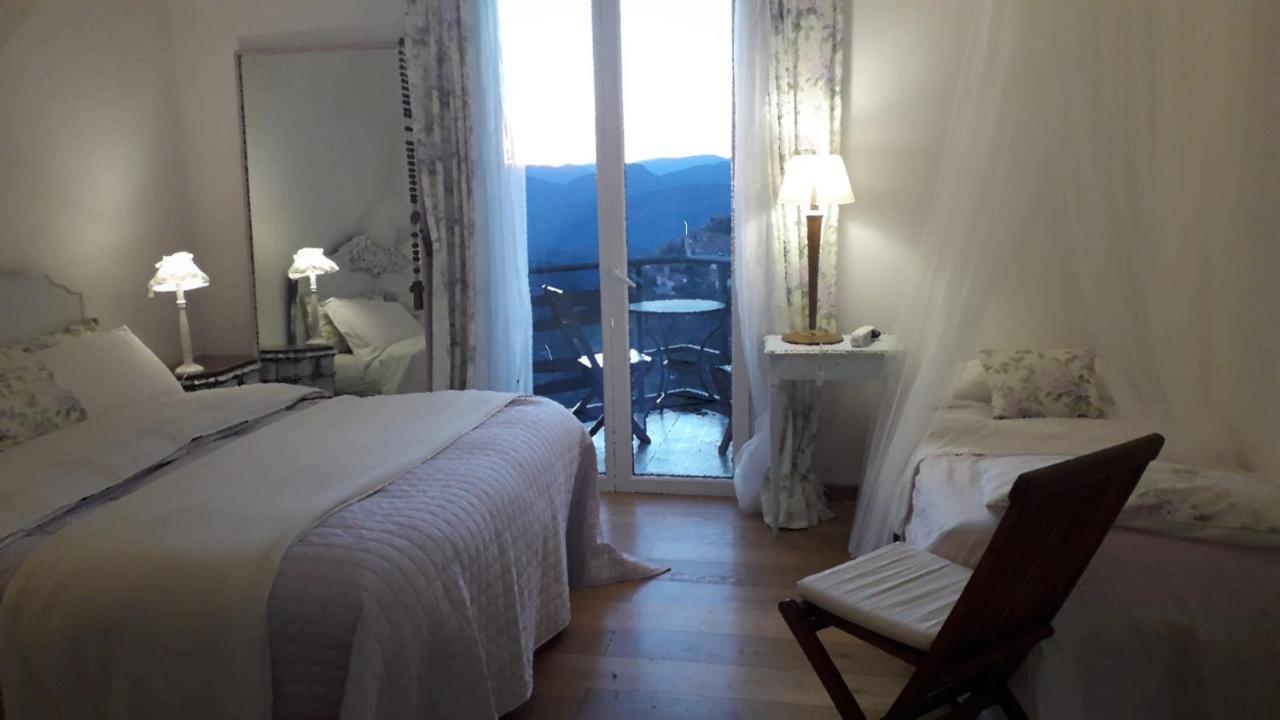B&B Le Camelie Del Bosco Baiardo 外观 照片