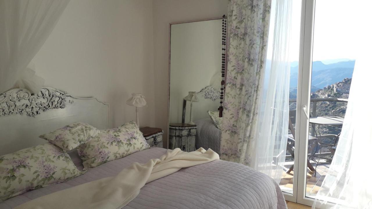 B&B Le Camelie Del Bosco Baiardo 外观 照片